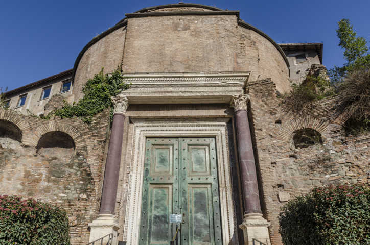 56 - Italia - Roma - Foro Romano - templo de Romulo